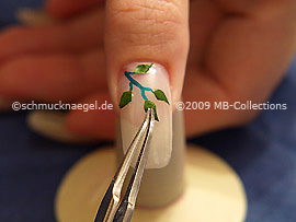 Dried leaf and the tweezers