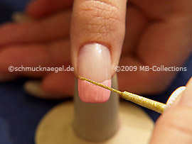 Nail art liner in the colour gold-Glitter