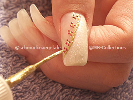 nail art liner in the colour gold-glitter