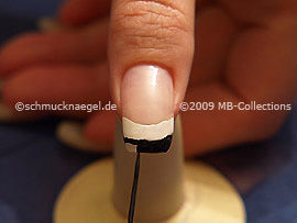 Nail art liner in the colour black