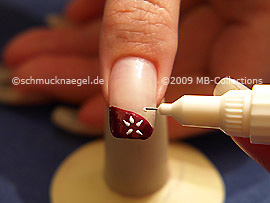 Nail art pen in white