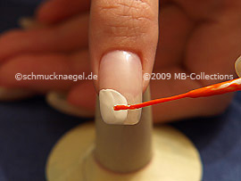 Nail art pen in the colour orange