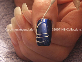 Nail art liner in the colour white