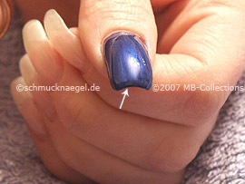 Nail polish in the colour dark-blue