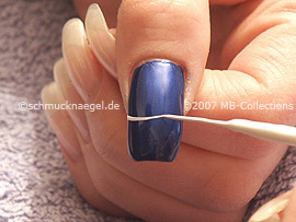 Nail art liner in the colour white