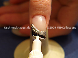 Nail art pen in the colour white