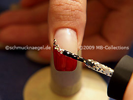 Glitter nail lacquer in silver
