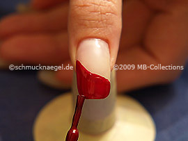 Nail lacquer in the colour dark red