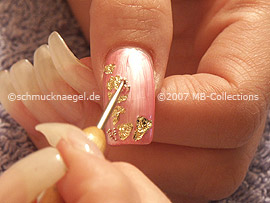 nail art bouillons in silver and spot-swirl