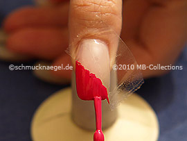 Nail lacquer in the colour fuchsia