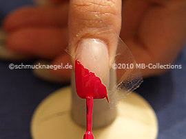 Nail lacquer in the colour fuchsia