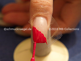 Nail lacquer in the colour fuchsia