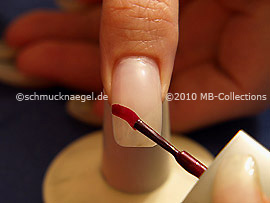 Nail lacquer in the colour aubergine