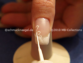 Nail art liner in the colour white