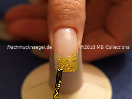 Nail lacquer in the colour gold-Glitter