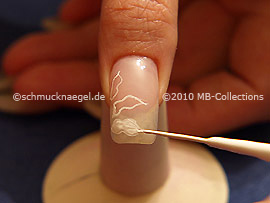 Nail art liner in the colour white
