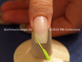 Nail art liner in the colour bright green