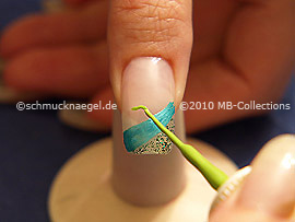 Nail art liner in the colour bright green