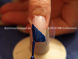 Nail lacquer in the colour dark blue