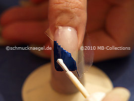 Nail art pen in the colour white