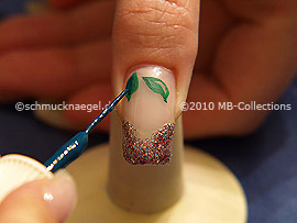 Nail art liner in the colour dark green