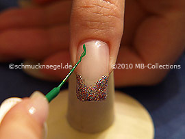 Nail art liner in the colour green