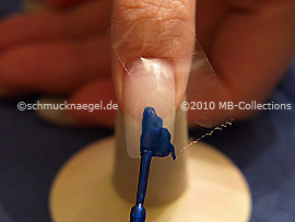 Nail lacquer in the colour dark blue