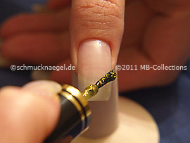 Nail lacquer in the colour gold-Glitter