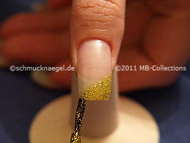 Nail lacquer in the colour gold-Glitter