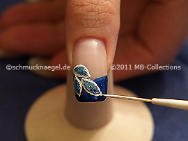 Nail art liner in the colour white