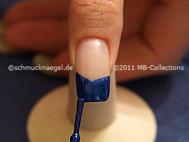 Nail lacquer in the colour dark blue