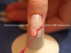 Nail art liner in the colour lavender
