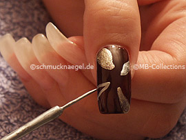 nail art liner in the colour silver
