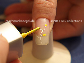 Nnail lacquer in the colour yellow