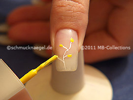 Nnail lacquer in the colour yellow