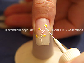 Nail art liner in the colour white