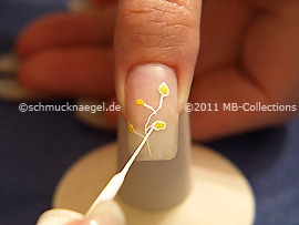 Nail art liner in the colour white