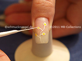 Nail art liner in the colour white