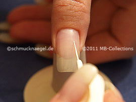 Nail art liner in the colour white