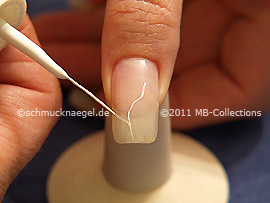Nail art liner in the colour white