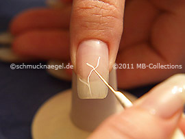 Nail art liner in the colour white