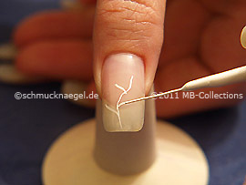 Nail art liner in the colour white