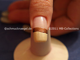 Nail lacquer in the colour dark brown