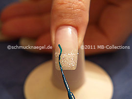 Nail art liner in the colour dark green