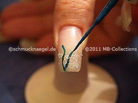 Nail art liner in the colour dark green