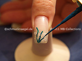 Nail art liner in the colour dark green