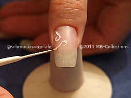 Nail art liner in the colour white