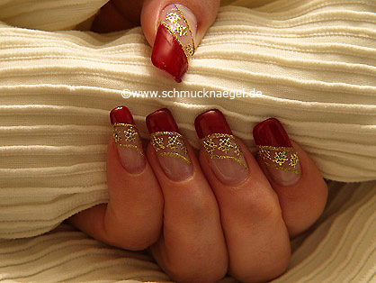 Flowers nail tattoos to decorate the fingernails