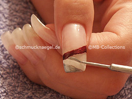 nail art liner in the colour silver
