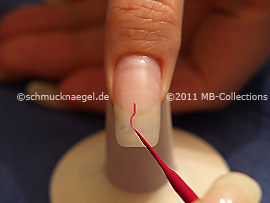 Nail art liner in the colour lavender
